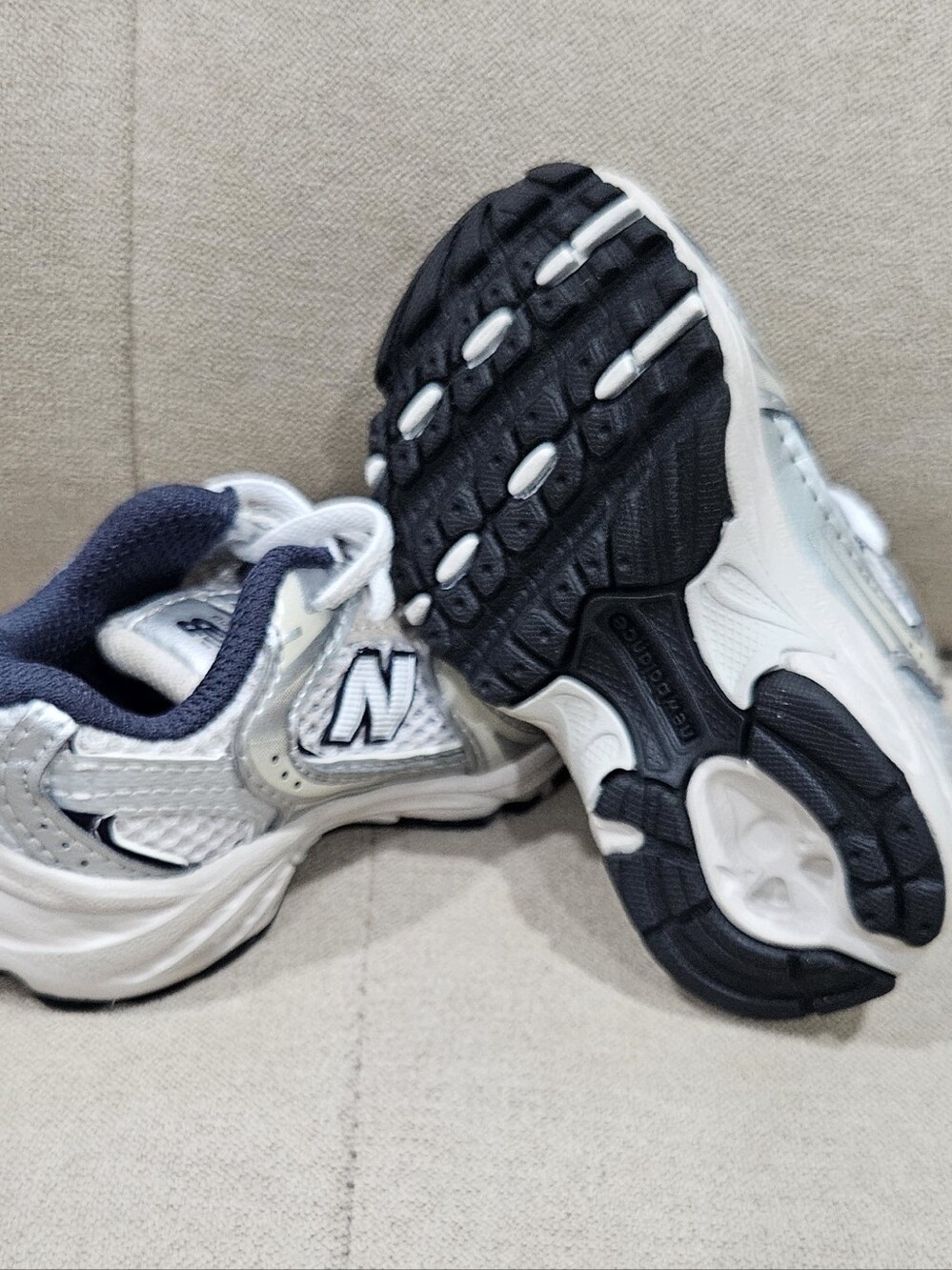 New Balance 530 Bungee Kids Silver and Navy Mesh Sneakers - Picture 9 of 11